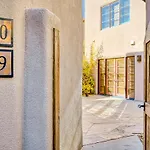 El Corazon-Steps To The Plaza