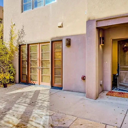 El Corazon-steps To The Plaza Holiday home
