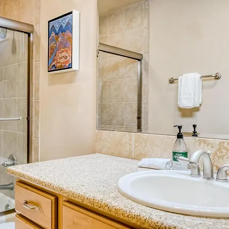 El Corazon-steps To The Plaza Holiday home *