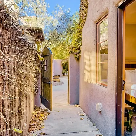 El Corazon-steps To The Plaza Holiday home *